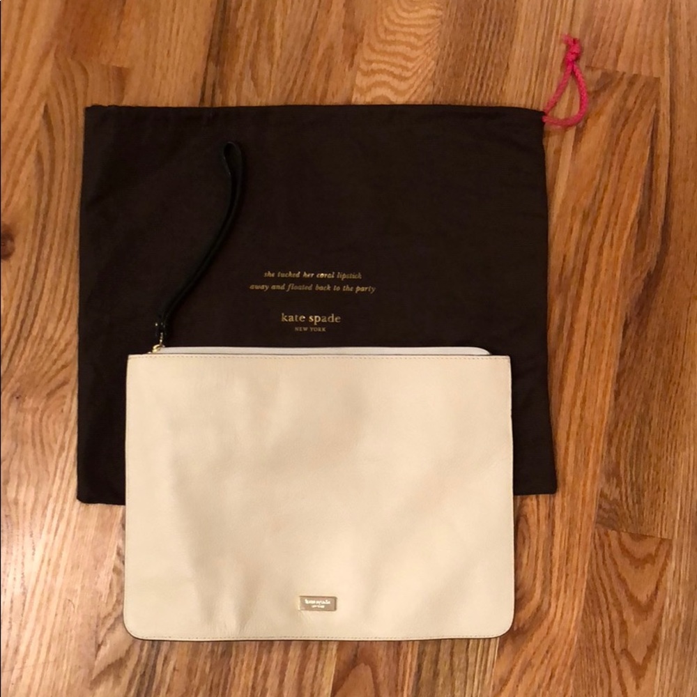 Kate Spade Creme w/ Navy Bow Large Clutch Bag - Picture 2 of 3